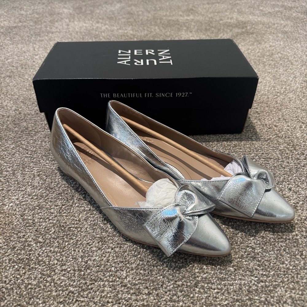 Naturalizer Metallic Silver Bow Flats